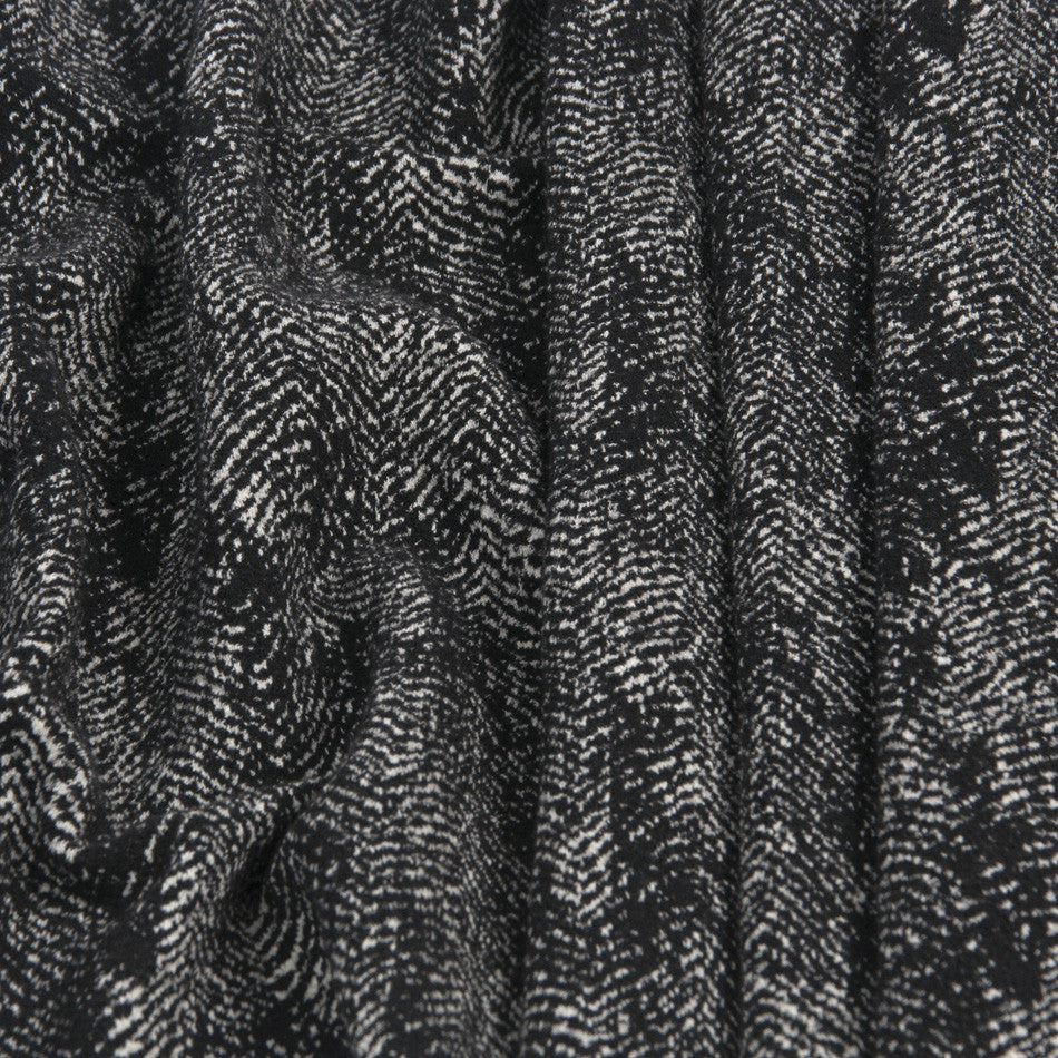Black/White Graphic Heavy Knit 999 - Fabrics4Fashion