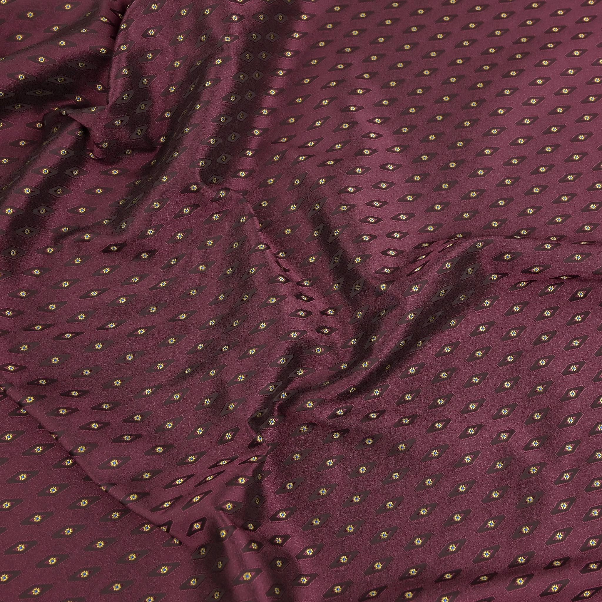 Burgundy Geometric Jacquard 4147